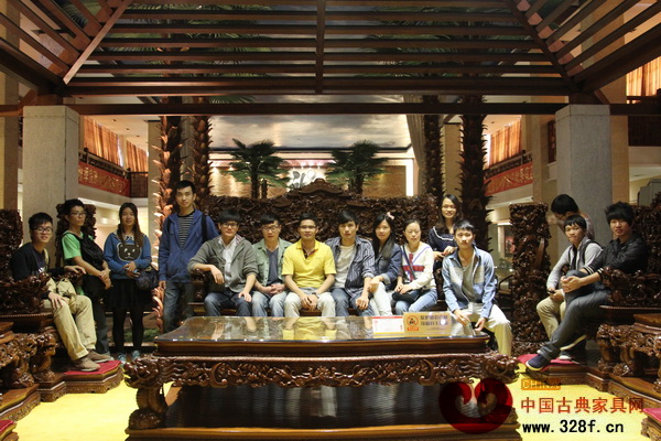 华农学子游红古轩，体验新中式精髓