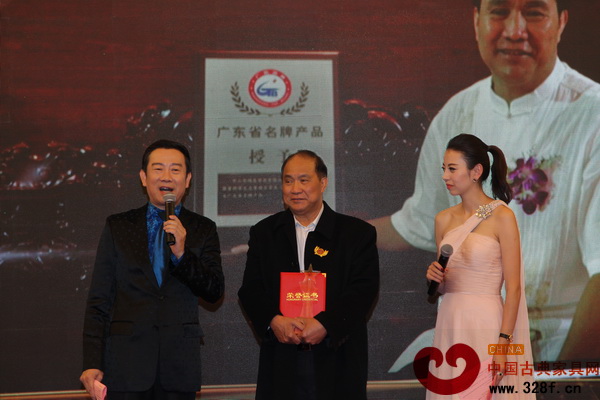 鸿发家具闪耀人民大会堂，揽红木总评榜大奖