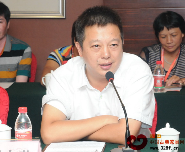 明堂红木总经理张向荣正在讲话_ 明堂红木总经理张向荣正在讲话_