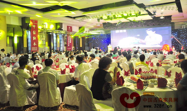 2014中国红木家具大会暨第六届全国红木家具经销商大会晚宴现场 2014中国红木家具大会暨第六届全国红木家具经销商大会晚宴现场