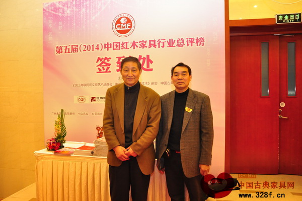 佳能机械总经理周绍仪(右)与原故宫博物院文保科技部主任曹静楼合影 佳能机械总经理周绍仪(右)与原故宫博物院文保科技部主任曹静楼合影