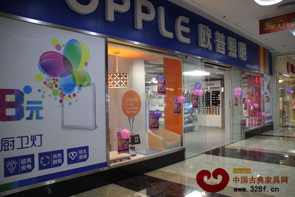 除了红木家具品牌,诸多著名灯饰品牌也入驻大明宫红木灯饰广场 除了红木家具品牌,诸多著名灯饰品牌也入驻大明宫红木灯饰广场