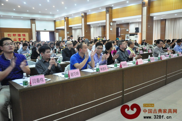 会堂现场座无虚席 会堂现场座无虚席