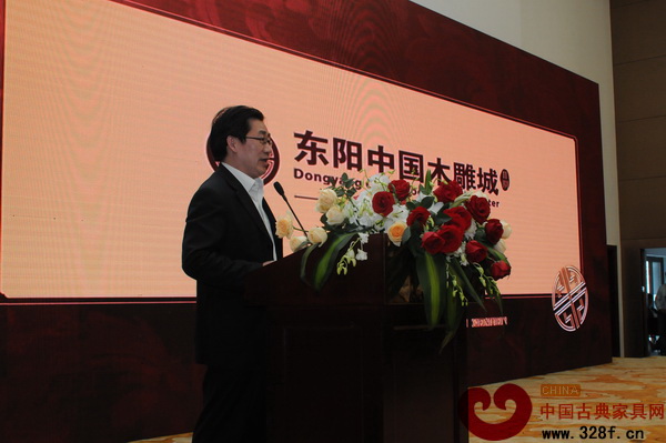 东阳中国木雕城总经理张友才就招商政策做介绍 东阳中国木雕城总经理张友才就招商政策做介绍