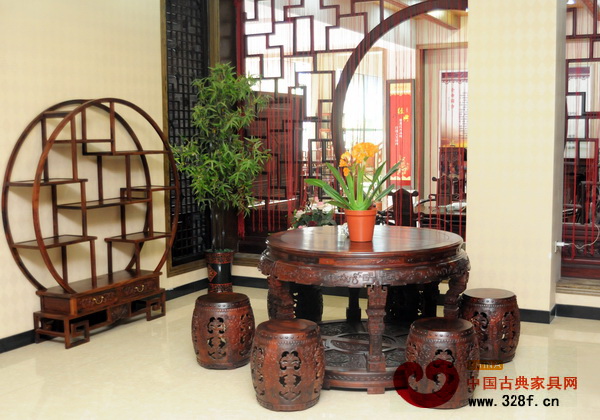 兴成红木展厅一角 兴成红木展厅一角