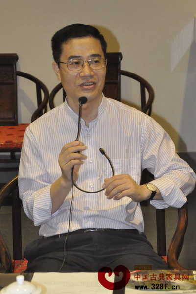 广东省家具协会会长王克在座谈会作重要讲话 广东省家具协会会长王克在座谈会作重要讲话