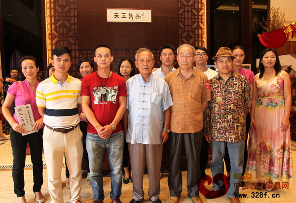 精品品鉴会嘉宾们前往天工隽品红木实地参观 精品品鉴会嘉宾们前往天工隽品红木实地参观
