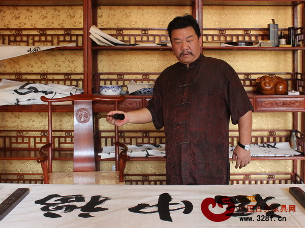 中国传统工艺大师、明清居董事长金彪云 中国传统工艺大师、明清居董事长金彪云