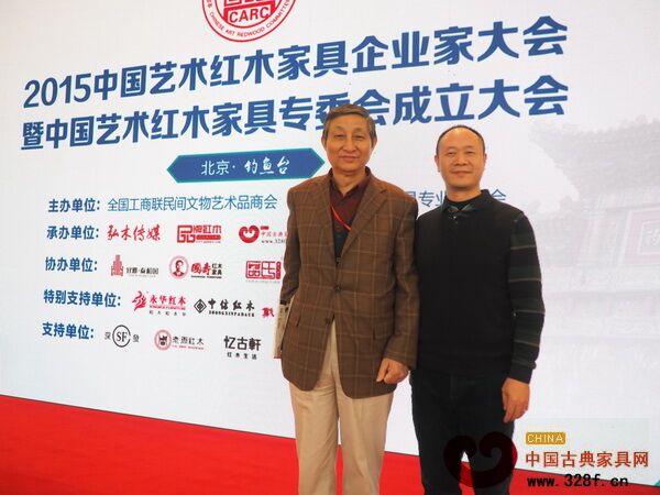 天匠坊红木总经理曾招军与原故宫博物院文保科技部主任曹静楼在北京钓鱼台合影 天匠坊红木总经理曾招军与原故宫博物院文保科技部主任曹静楼在北京钓鱼台合影