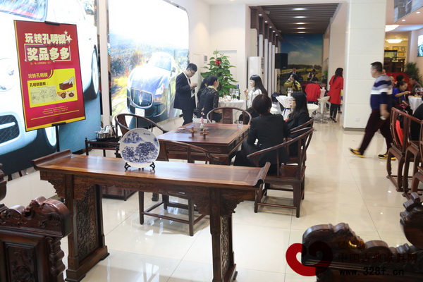 集古韵今的精品家具成为现场的一大焦点 集古韵今的精品家具成为现场的一大焦点