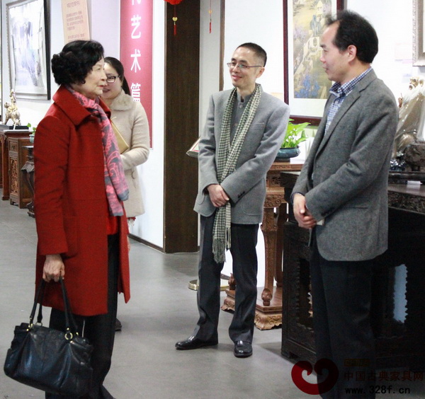 嵇锡贵大师与大涌镇党委书记黄红全在分享会前交流 嵇锡贵大师与大涌镇党委书记黄红全在分享会前交流