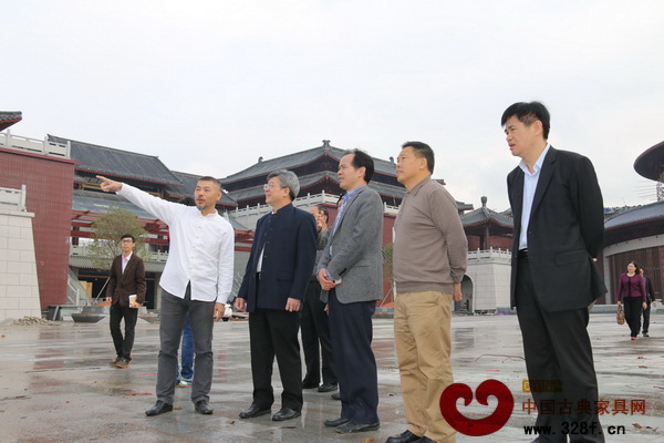 中山市政协主席丘树宏认为,红博城的落成,是中国红木产业发展的一个标志性事件 中山市政协主席丘树宏认为,红博城的落成,是中国红木产业发展的一个标志性事件