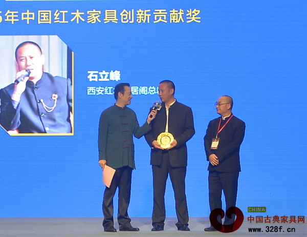 央视知名主持人赵保乐现场采访西安红木雅居阁总裁石立峰 央视知名主持人赵保乐现场采访西安红木雅居阁总裁石立峰