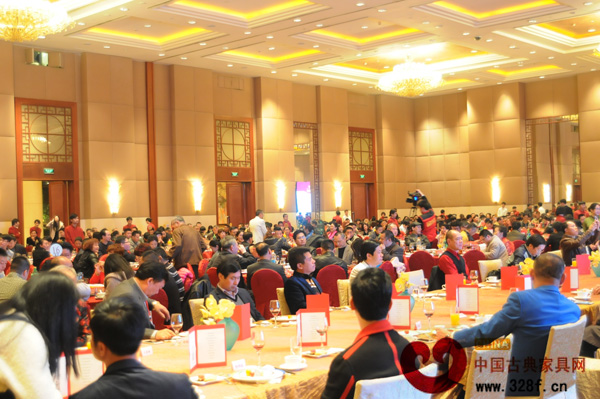 2016中国(中山)红木家具文化博览会暨中式家居生活文化节欢迎晚会隆重举行,全国各地红木行业优秀企业代表、经销商近千余人齐聚一堂 2016中国(中山)红木家具文化博览会暨中式家居生活文化节欢迎晚会隆重举行,全国各地红木行业优秀企业代表、经销商近千余人齐聚一堂