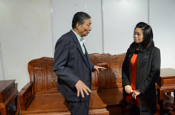 原故宫博物院文保科技部主任曹静楼为百富汇董事长夫人吴伟蓉深度点评此款沙发 原故宫博物院文保科技部主任曹静楼为百富汇董事长夫人吴伟蓉深度点评此款沙发