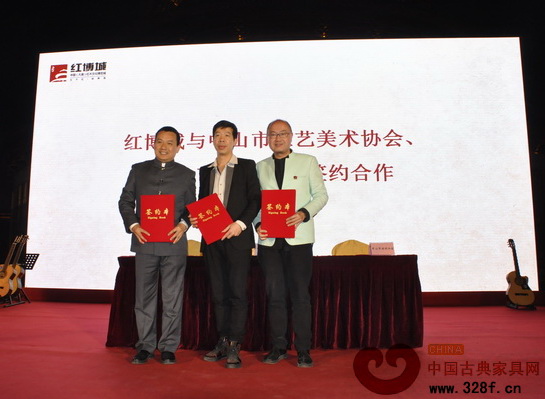 答谢晚宴上，红博城与中山市工艺美术协会、中山市旗袍协会签约合作