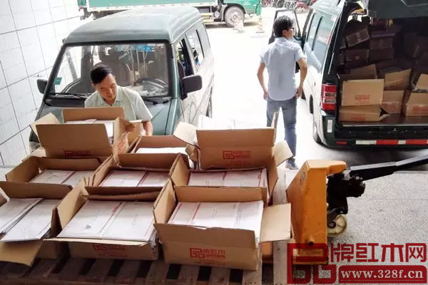 快递小哥，辛苦了！