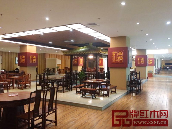 装饰一新的南枝红红木西安店展厅布局更显大气