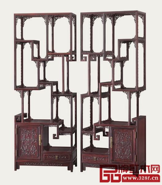 博古通今雅物——泰和园《洋花博古架》可以陈设古玩珍奇、器皿，或者青铜器、玉器、瓷器、陶器等，又或者古董书画卷轴，在空间上又营造了隔而不断、似透非透的层次感，产生了富有空间变化的韵律艺术效果，将线与空间的美感得以完美的体现。无论是从实用上，还是从审美上，都是一件令人钟爱的风雅之物。