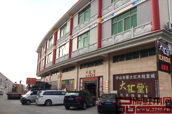 大汇堂位于沙溪镇隆都红木博览中心B座的6800平方米展馆 大汇堂位于沙溪镇隆都红木博览中心B座的6800平方米展馆
