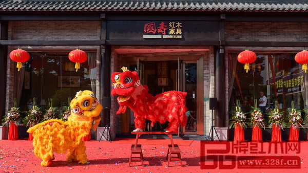精彩的醒狮表演将现场气氛推向高潮 精彩的醒狮表演将现场气氛推向高潮
