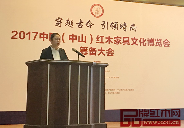 《品牌红木》杂志副总编葛卉 《品牌红木》杂志副总编葛卉