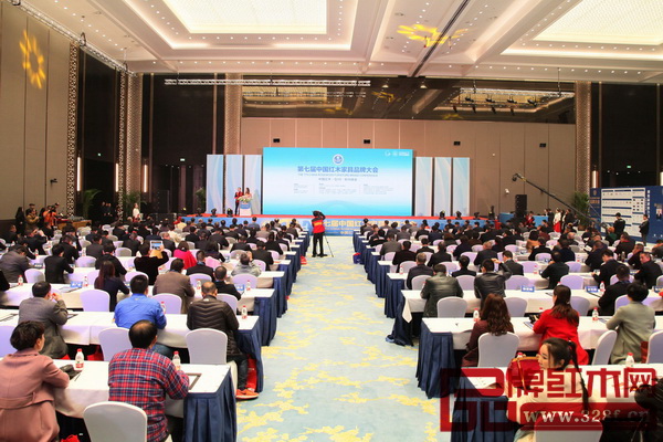 中国红木G10领袖峰会暨第七届中国红木家具品牌论坛在杭州国际博览中心盛大举行 中国红木G10领袖峰会暨第七届中国红木家具品牌论坛在杭州国际博览中心盛大举行
