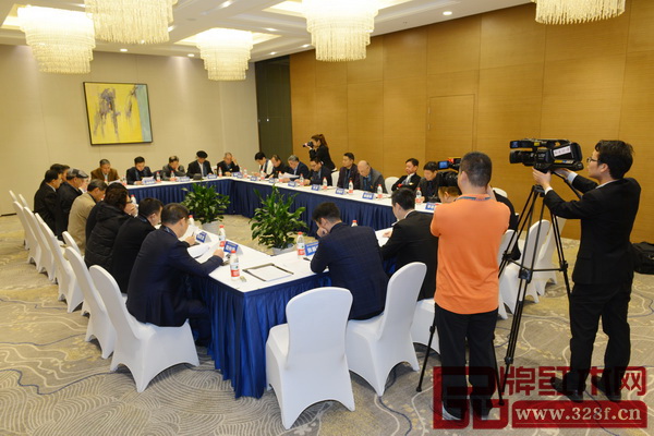 全联艺术红木家具专委会主席团、专家团二次工作会议现场 全联艺术红木家具专委会主席团、专家团二次工作会议现场