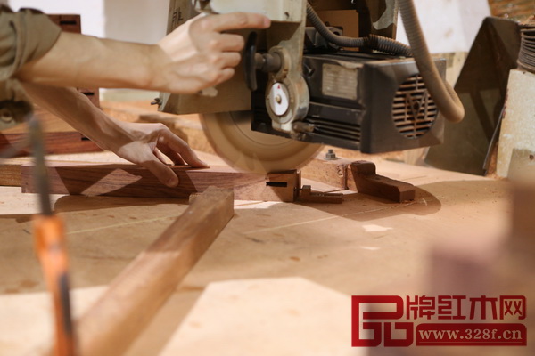 《国寿椅》制作流程——打榫凿眼 《国寿椅》制作流程——打榫凿眼