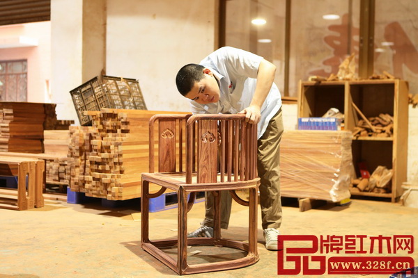 《国寿椅》制作流程——木工组装 《国寿椅》制作流程——木工组装