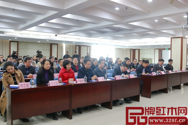 “匠心筑梦，2016年中山十大工匠”颁奖典礼隆重举行，现场领导嘉宾及获奖工匠近百人共同出席