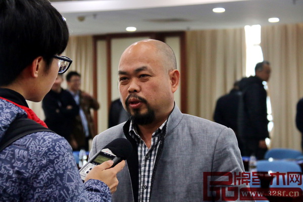 陈正民大师现场接受媒体采访 陈正民大师现场接受媒体采访