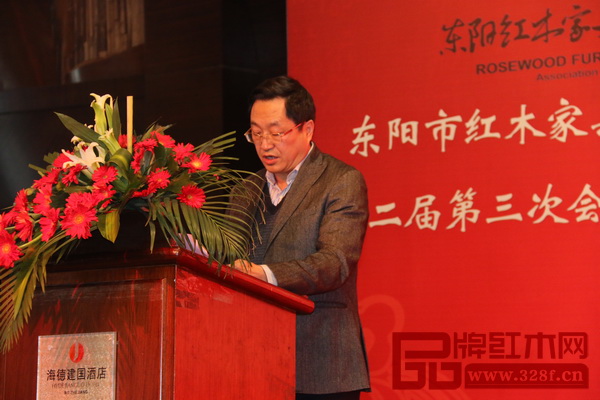 东阳市红木家具行业协会会长李黎明 东阳市红木家具行业协会会长李黎明