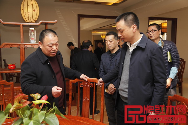 东阳市副市长蒋震雷询问万家宜关于好家具的“四不主张”