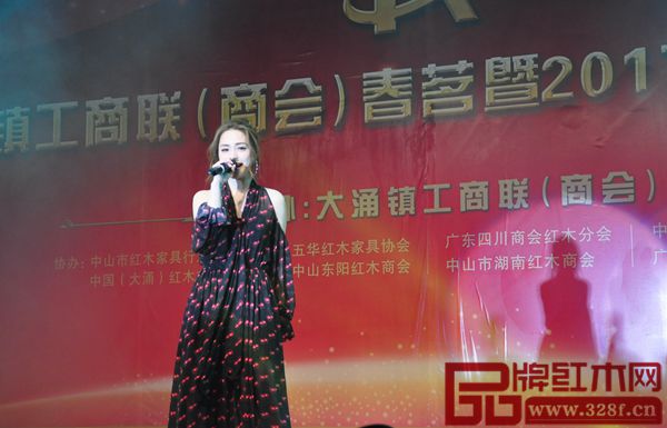香港演员、歌手钟欣潼(阿娇)歌唱表演 香港演员、歌手钟欣潼(阿娇)歌唱表演