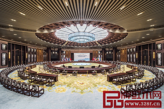 2016年G20峰会,让人津津乐道的是主会场上的大型红木圆桌,以及各国元首和部长坐的红木圈椅 2016年G20峰会,让人津津乐道的是主会场上的大型红木圆桌,以及各国元首和部长坐的红木圈椅