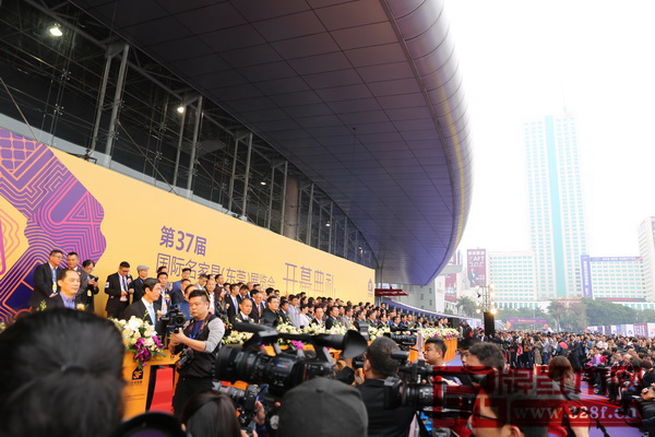 第37届名家具展开幕式现场人气爆满