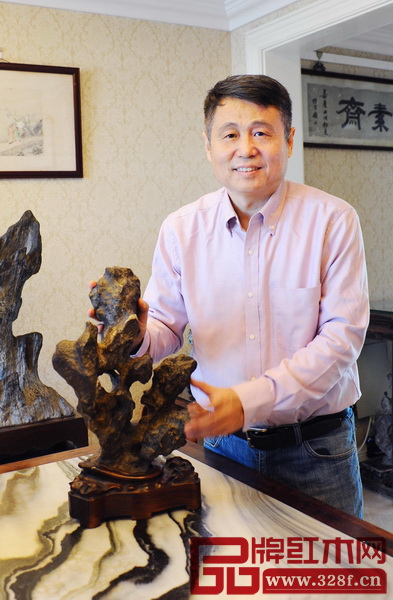 张辉 明清家具研究学者、全联艺术红木家具专业委员会专家顾问 张辉 明清家具研究学者、全联艺术红木家具专业委员会专家顾问