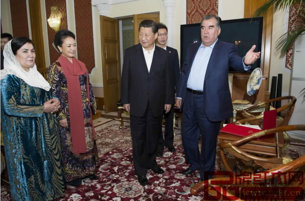中国传统红木家具交椅作为国礼,被习近平主席赠予塔吉克斯坦总统 中国传统红木家具交椅作为国礼,被习近平主席赠予塔吉克斯坦总统
