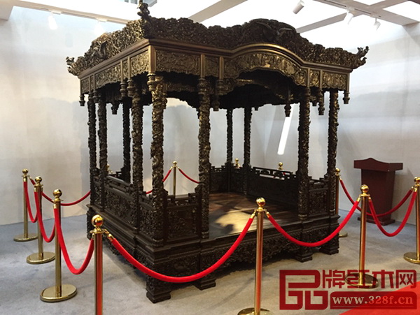 老周红木，“天价龙床”降临深圳国际家具展，万众瞩目