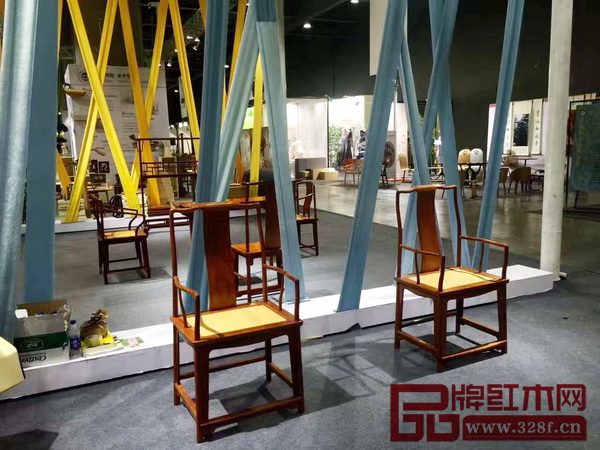 东北林业大学中国古家具研究中心在广州家博会上展出的明清风格家具 东北林业大学中国古家具研究中心在广州家博会上展出的明清风格家具