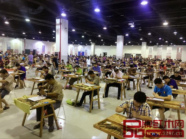 416名木雕匠人参加2017年全国家具（红木雕刻）职业技能竞赛浙江东阳赛区选拔赛现场技能竞赛环节