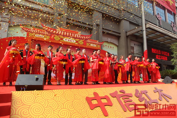 到场贵宾们共同为中信红木20周年感恩庆典剪彩 到场贵宾们共同为中信红木20周年感恩庆典剪彩