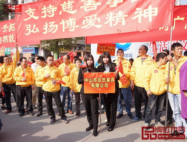  区氏臻品参加横栏镇举行的2018年慈善万人行巡游