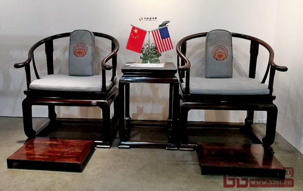 东阳明堂红木参展作品《首席椅》 东阳明堂红木参展作品《首席椅》