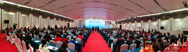 第八届中国红木家具品牌大会圆满举行,数百名相关政府部门领导、专家学者、企业精英出席了盛典 第八届中国红木家具品牌大会圆满举行,数百名相关政府部门领导、专家学者、企业精英出席了盛典