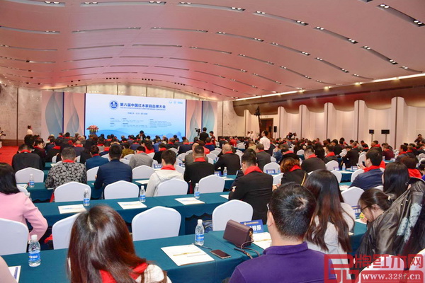 第八届中国红木家具品牌大会在2017金砖国家领导人会晤地隆重举行,现场嘉宾云集、人气火爆 第八届中国红木家具品牌大会在2017金砖国家领导人会晤地隆重举行,现场嘉宾云集、人气火爆