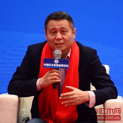 全联民间文物艺术品商会艺术红木家具专业委员会专家顾问、明清家具研究学者张辉 全联民间文物艺术品商会艺术红木家具专业委员会专家顾问、明清家具研究学者张辉