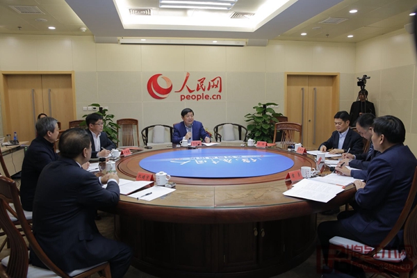 “健康中国人”系列论坛使用的红木桌椅由明堂红木提供 “健康中国人”系列论坛使用的红木桌椅由明堂红木提供