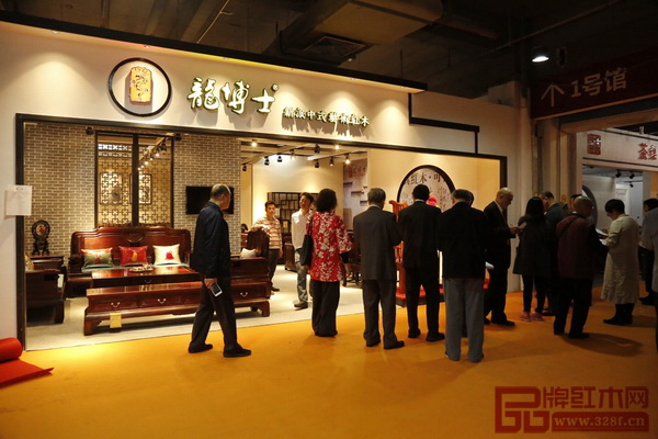 全联艺术红木家具专业委员会专家顾问评审团对龙博士家具参评作品鉴定并打分 全联艺术红木家具专业委员会专家顾问评审团对龙博士家具参评作品鉴定并打分